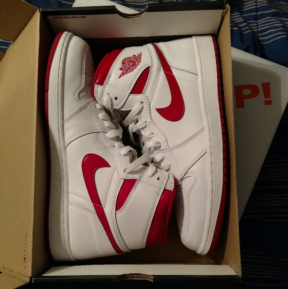 Jordan 1 Metallic Red